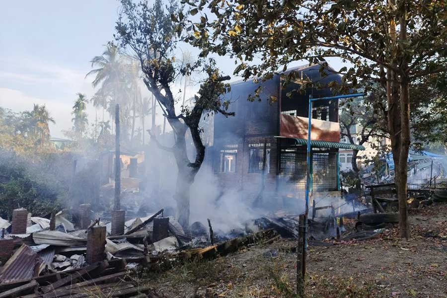 جانب من الدمار الناجم عن غارة جوية شنها جيش ميانمار في ولاية أراكان في 9-12-2024 (صورة: DMG)