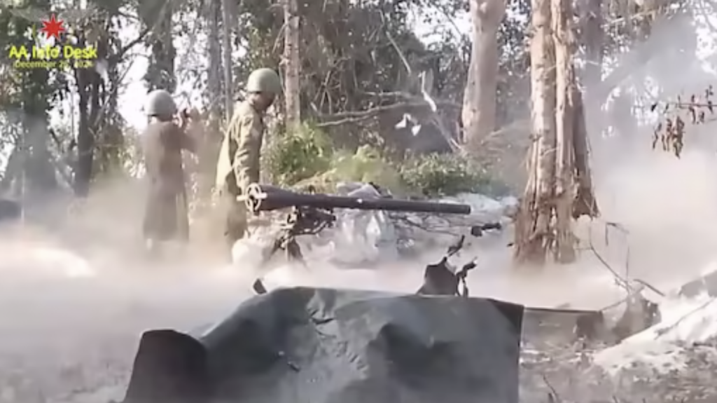 اشتباكات بالمدفعية بين جيش أراكان (الانفصالي) وجيش ميانمار قرب عاصمة ولاية أراكان غربي ميانمار (صورة: AA Info Desk)