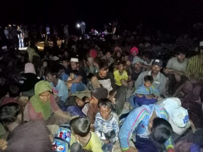 وصول 264 لاجئاً من الروهينجا إلى إندونيسيا بعدما رفضتهم ماليزيا 1 وصول 264 لاجئاً من الروهينجا إلى سواحل إندونيسيا على متن قاربين رفضت ماليزيا استقبالهما، 5-1-2025 (صورة: مواقع التواصل الاجتماعي)