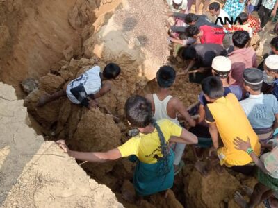 إصابة امرأة وطفليها جراء انهيار أرضي بمخيم للروهينجا في بنغلادش 2 انهيار أرضي بأحد مخيمات الروهينجا بمنطقة "كوكس بازار" في بنغلادش، 9-1-2025 (صورة: ANA)