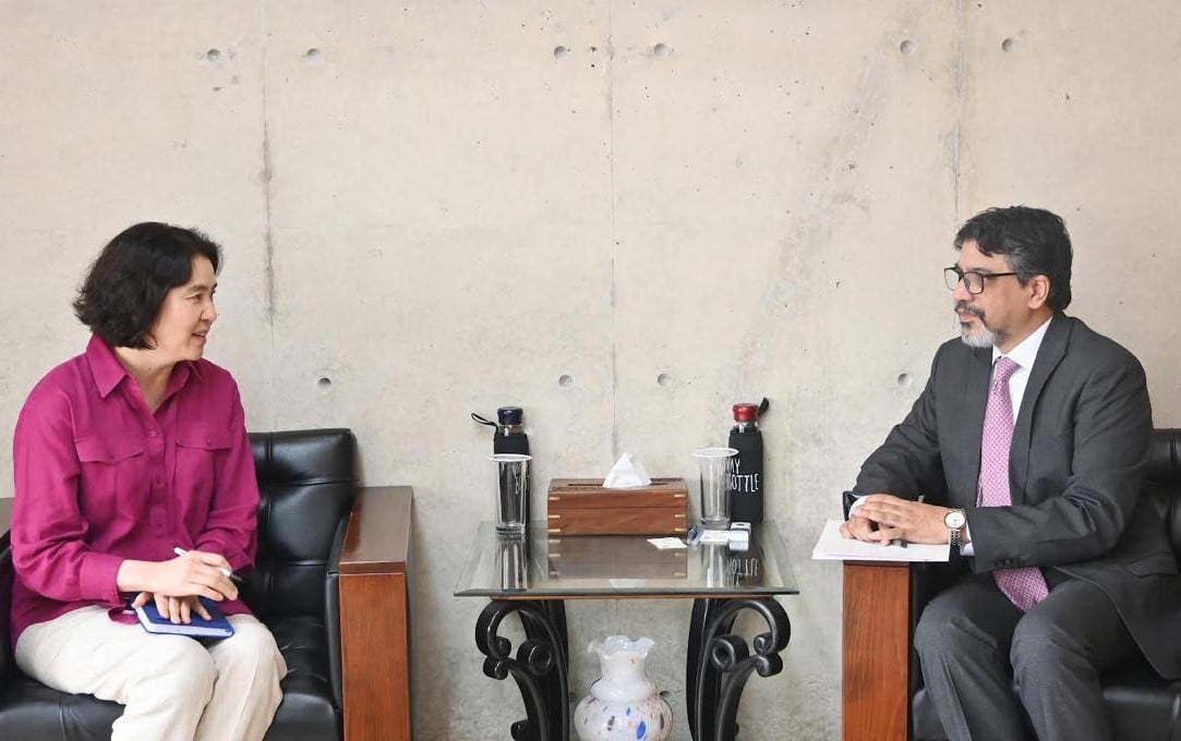 وزير خارجية بنغلادش محمد جاشيم الدين والمديرة الإقليمية لمفوضية اللاجئين "هاي كيونغ جون"، 30-1-2025 (صورة: BSS)