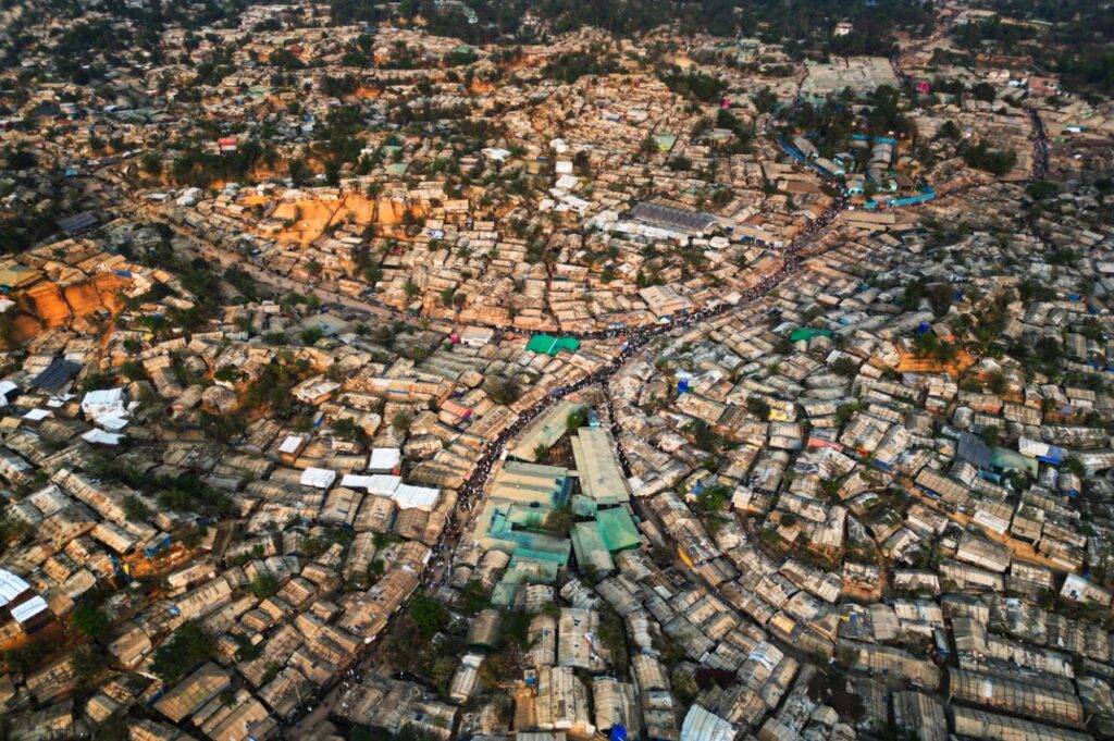 صورة جوية لمخيمات اللاجئين الروهينجا في كوكس بازار ببنغلادش ( صورة: The Independent)