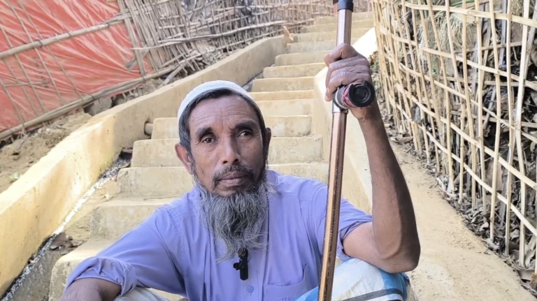أحد لاجئي الروهينجا في بنغلادش يروي لوكالة أنباء أراكان تداعيات خفض المساعدات على حياة أسرته، 8-3-2025 (صورة: ANA)