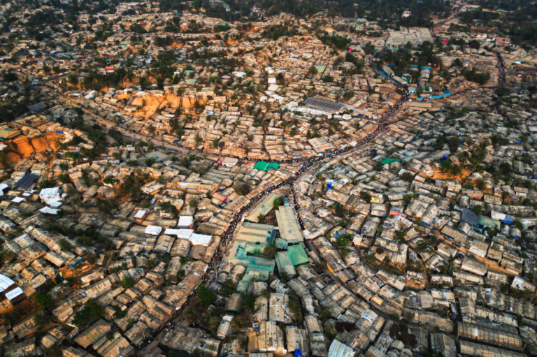صورة جوية لمخيمات اللاجئين الروهينجا في كوكس بازار ببنغلادش ( صورة: The Independent)