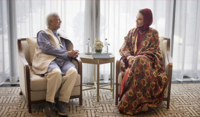 بنغلادش: الإحباط متفشي بين الروهينجا وندعو قطر للضغط لحل أزمتهم 2 لقاء محمد يونس بالشيخة موزا بنت ناصر في قطر على هامش قمة "إرثنا" (صورة: وكالة الأنباء القطرية)