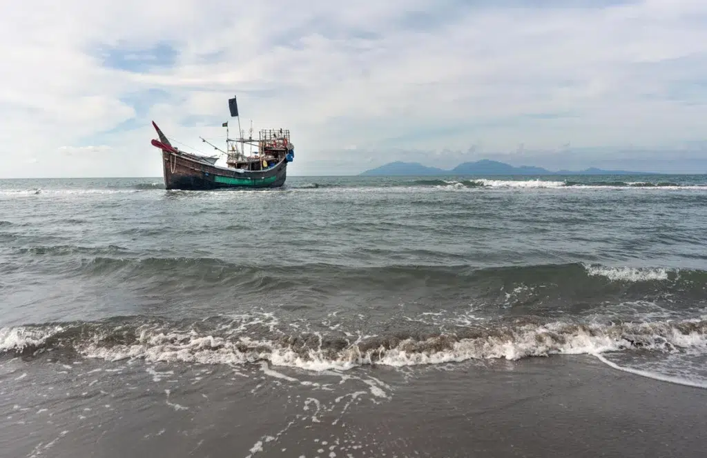 فقدان أكثر من 200 مهاجر معظمهم من الروهينجا إثر انقلاب قارب في خليج البنغال