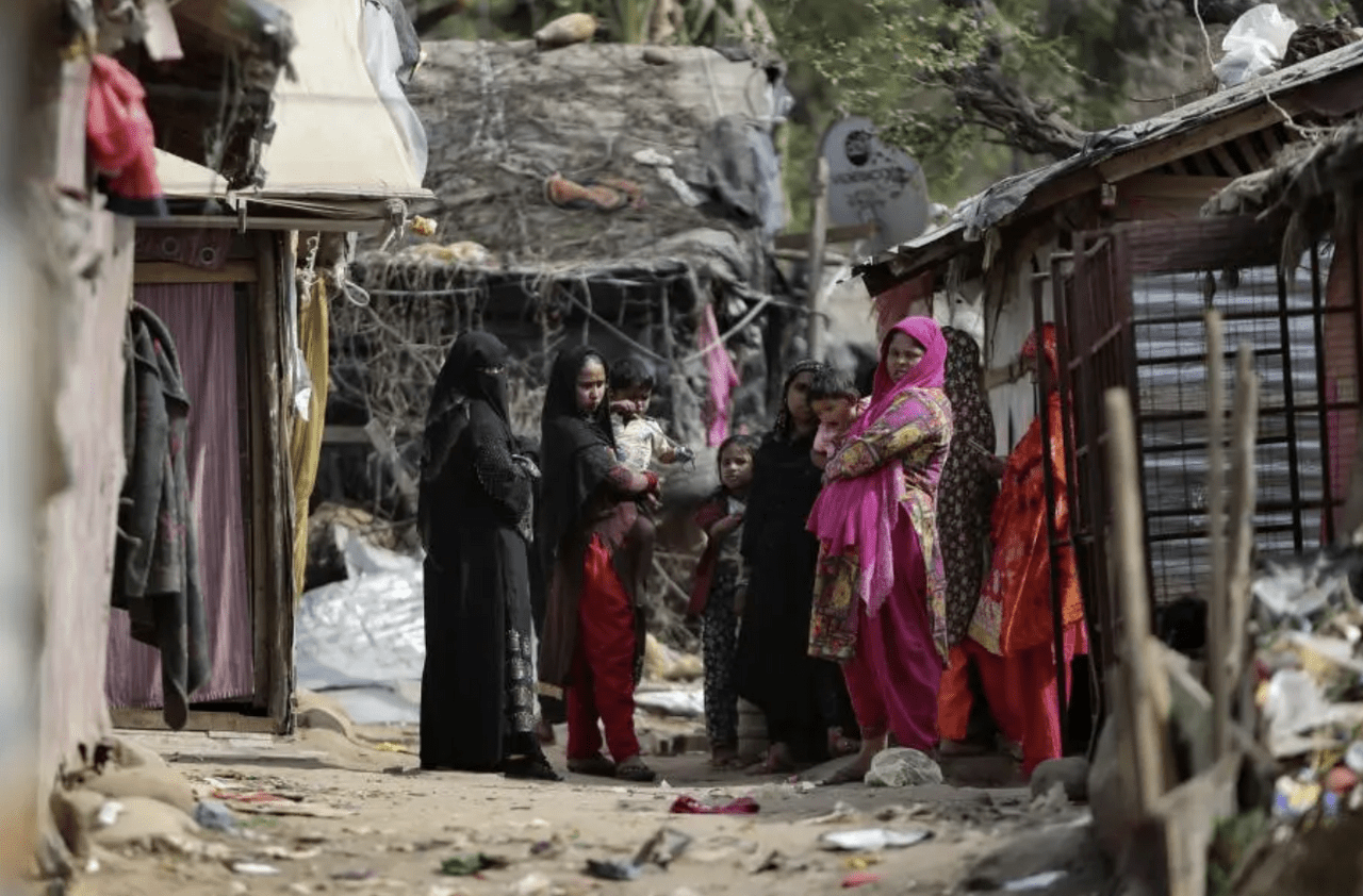 لاجئات من الروهينجا في مخيم مؤقت على أطراف ولاية "جامو" الهندية في 7-3-2021 (صورة: HRW)