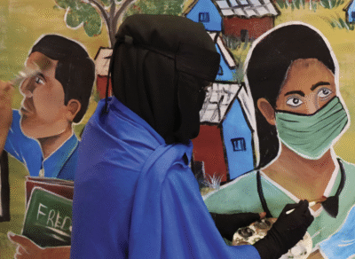 فتاة روهنجية عضوة بمشروع مشاركة المرأة في مخيمات بنغلادش (صورة: IOM)