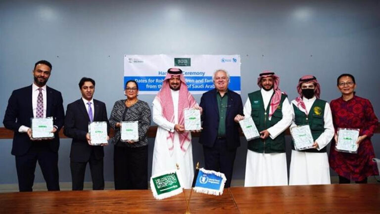 السعودية تتبرع بـ667 طناً من التمور لدعم أطفال الروهينجا في بنغلادش