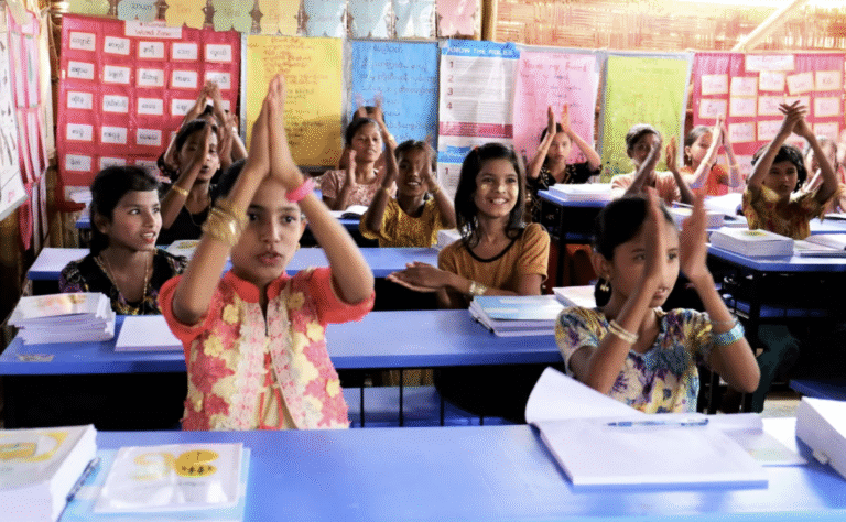 طالبات من الروهينجا في مركز تعليمي لمنظمة يونيسف في مخيمات بنغلادش (صورة: UNICEF)
