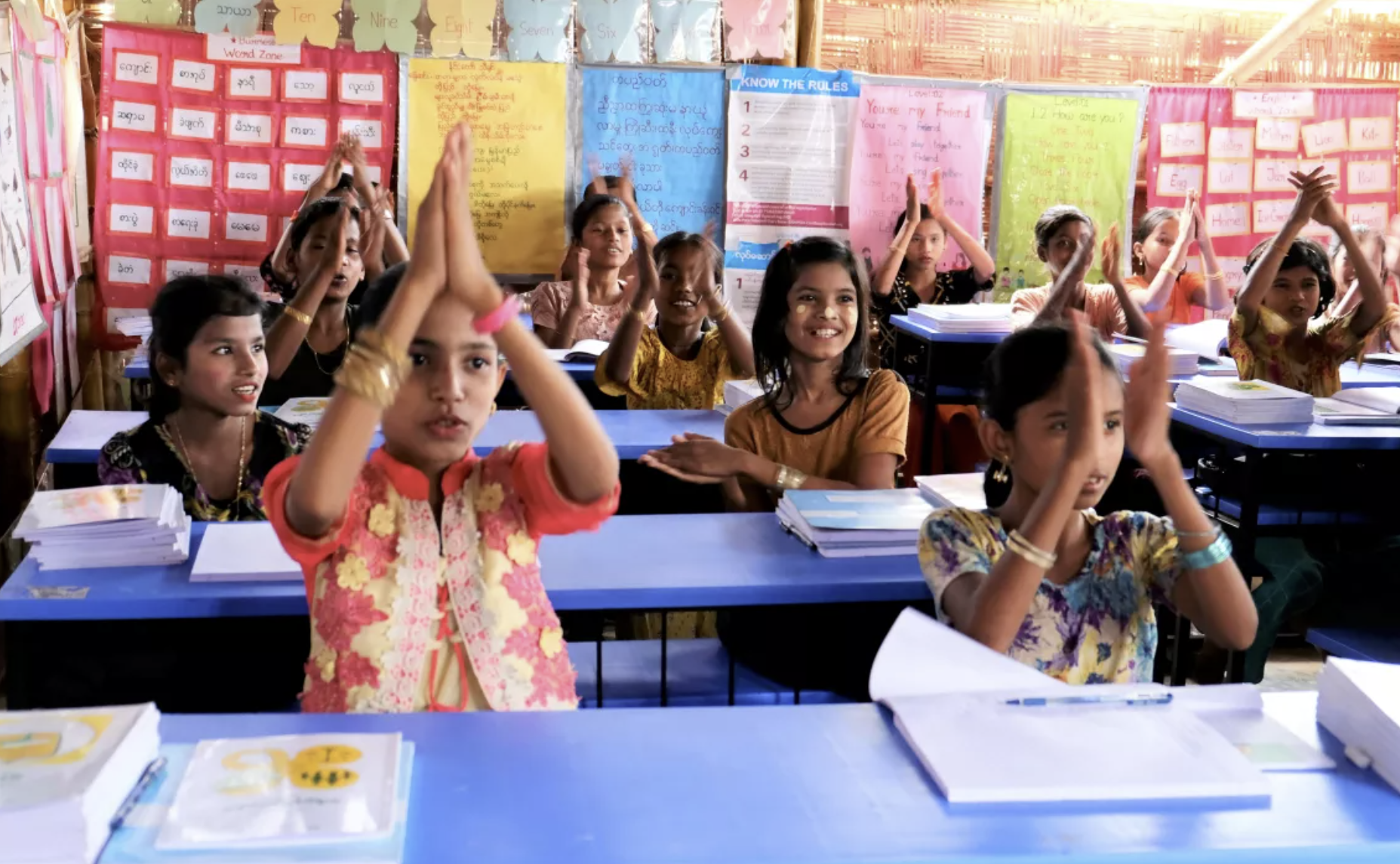 طالبات من الروهينجا في مركز تعليمي لمنظمة يونيسف في مخيمات بنغلادش (صورة: UNICEF)