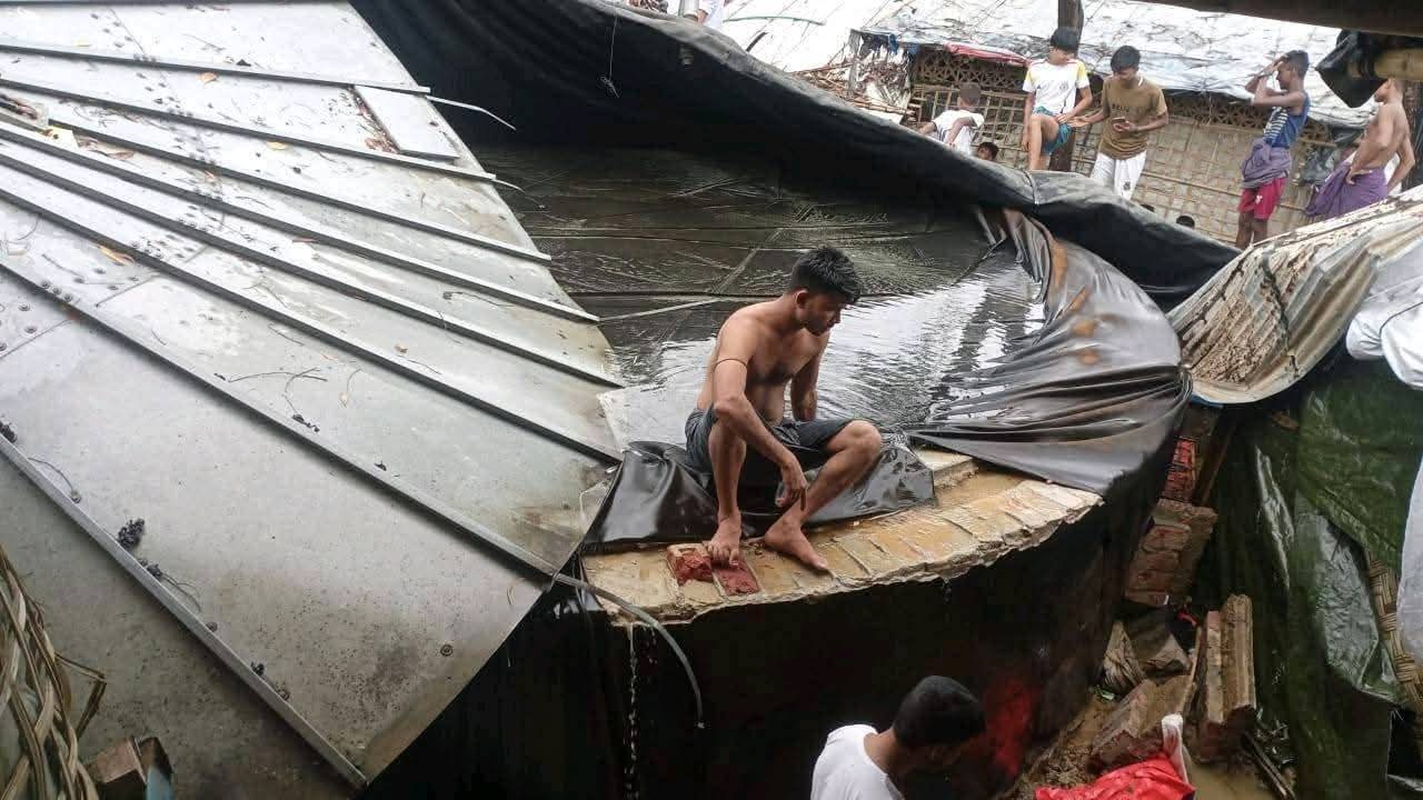 خزان المياه المنهار في مخيم الروهينجا ببنغلادش (صورة: وسائل التواصل الاجتماعي)