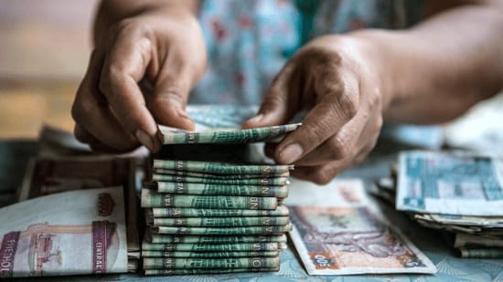 سكان أراكان يعانون للحصول على فئات الأوراق المالية المقبولة لدى التجار (صورة: أرشيفية من الإنترنت)