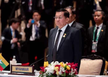 قائد جيش ميانمار "مين أونغ هلاينغ" أثناء حضوره القمة السادسة لمبادرة التعاون الاقتصادي بين ميانمار وباكستان في بانكوك (صورة: AP)