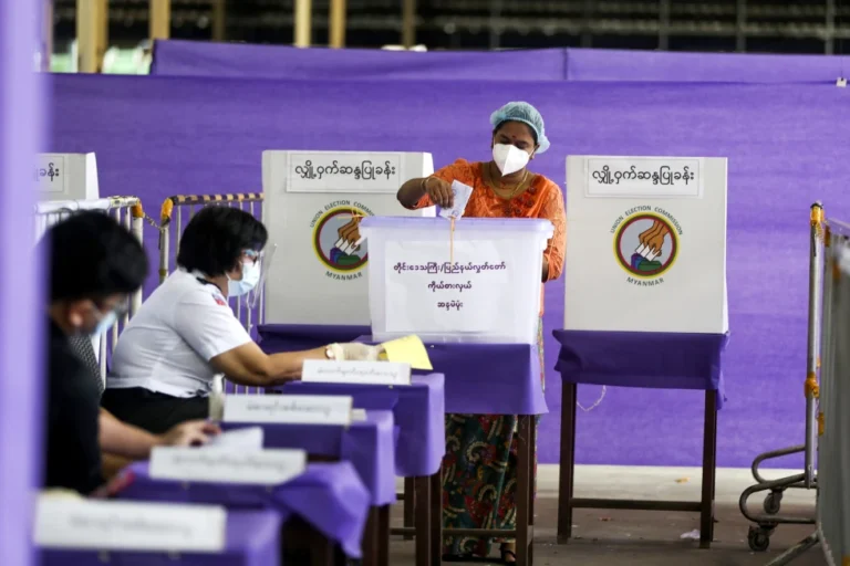 جيش ميانمار يحث الجماعات المسلحة على التعاون مع الانتخابات وسط رفض واسع