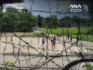 فتيان الروهينجا يجدون الفرح في لعبة تشيلون بمخيمات الروهينجا (صورة: ANA)