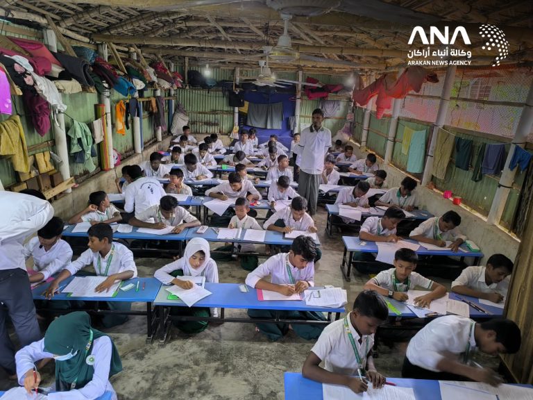 طلاب الروهينجا يؤدون أول امتحانات تاريخية بمخيمات بنغلادش منذ 2017