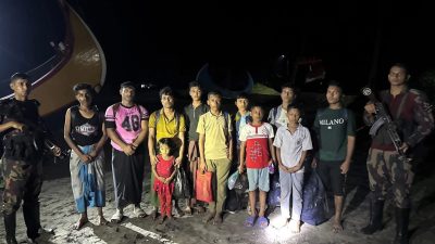 إنقاذ 29 لاجئاً من الروهينجا واعتقال 3 مهربين في بنغلادش 1 إنقاذ 29 لاجئاً من الروهينجا واعتقال 3 مهربين في بنغلادش