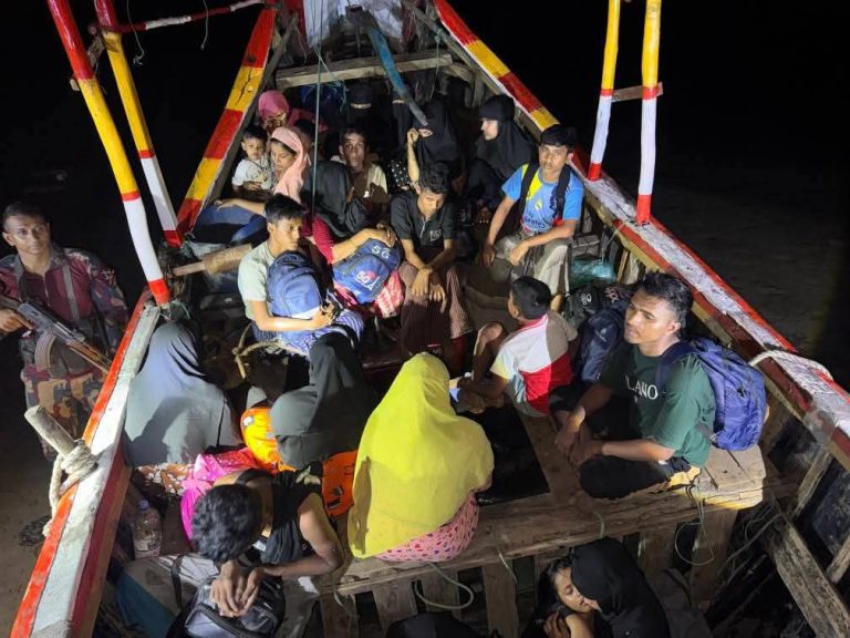 إنقاذ 29 لاجئاً من الروهينجا واعتقال 3 مهربين في بنغلادش