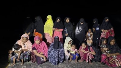 إنقاذ 29 لاجئاً من الروهينجا واعتقال 3 مهربين في بنغلادش 2 إنقاذ 29 لاجئاً من الروهينجا واعتقال 3 مهربين في بنغلادش