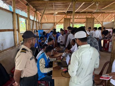 بنغلادش تبدأ توزيع شرائح اتصال قانونية على الروهينجا لتعزيز الأمن داخل المخيمات 3 بنغلادش تبدأ توزيع شرائح اتصال قانونية على الروهينجا لتعزيز الأمن داخل المخيمات