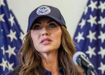 وزير الأمن الداخلي بالولايات المتحدة كريستي نيوم (صورة: AFP)