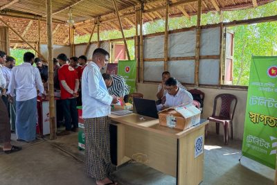 بنغلادش تبدأ توزيع شرائح اتصال قانونية على الروهينجا لتعزيز الأمن داخل المخيمات 2 بنغلادش تبدأ توزيع شرائح اتصال قانونية على الروهينجا لتعزيز الأمن داخل المخيمات