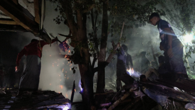 حريقان بمخيمات الروهينجا يدمران مركزا صحيا و12 مأوى في بنغلادش