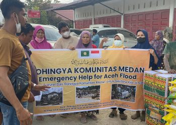 لاجئو الروهينجا في إندونيسيا يقدّمون مساعدات عاجلة لمتضرري الفيضانات تعبيراً عن التضامن الإنساني