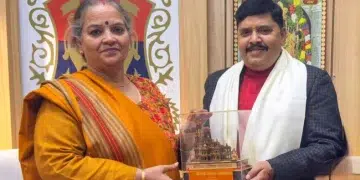 عمدة لكناو تفتش الأحياء الفقيرة بحثاً عن مهاجرين وروهينجا