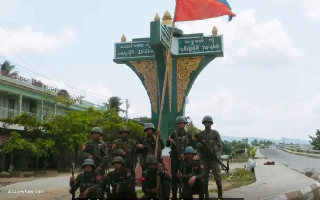 ميليشيات أراكان تضغط على المعلّمين والقيادات الدينية الروهينجا في مونغدو لإعلان دعمهم