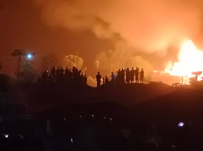حريق هائل يلتهم عشرات المساكن بمخيم للاجئين الروهينجا في بنغلادش