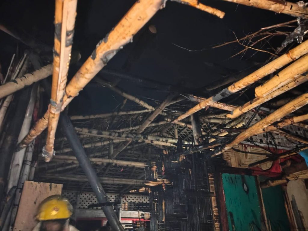 اندلاع حريق في مركز دعم الأطفال والمراهقين بمخيم الروهينجا في كوكس بازار