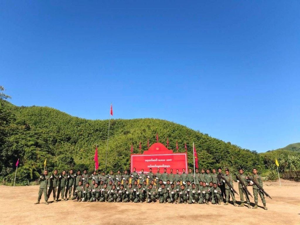 ميليشيات أراكان تعتقل ثلاثة من الروهينجا بينهم قاصر وسيدة في "بوثيدونغ"