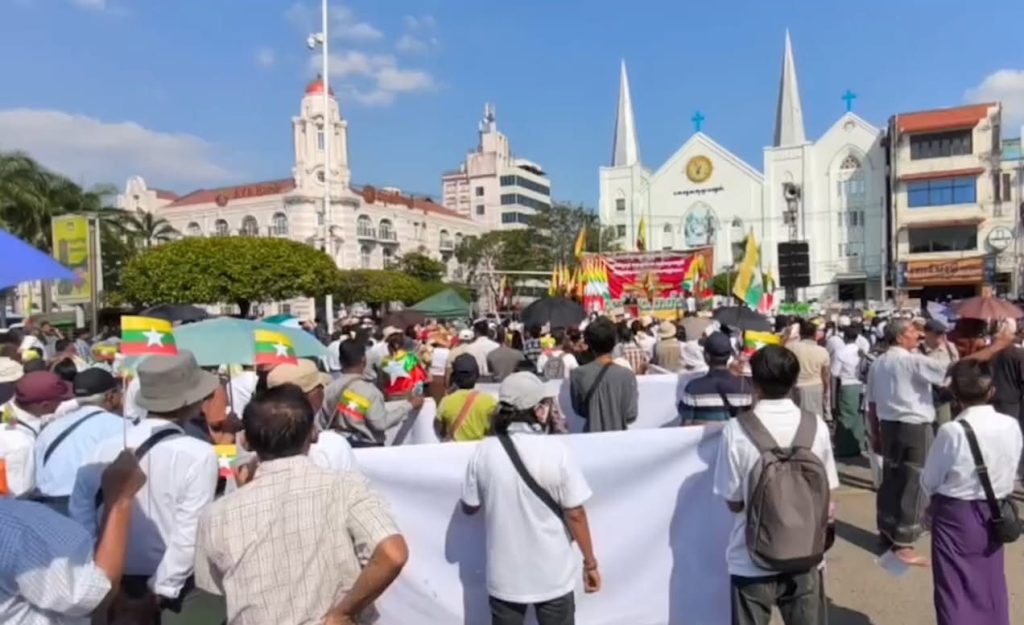 تجمع مؤيد للمجلس العسكري في "يانغون" دعماً لدفاع ميانمار أمام محكمة العدل الدولية