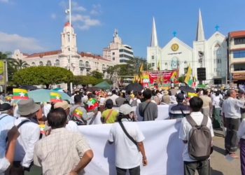 تجمع مؤيد للمجلس العسكري في "يانغون" دعماً لدفاع ميانمار أمام محكمة العدل الدولية