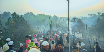 أثار الحريق الذي اندلع داخل مخيم 5 للاجئين الروهينجا في بنغلاديش (صورة: مواقع التواصل)