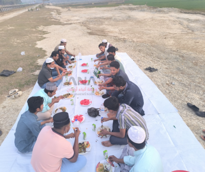 رمضان الروهينجا.. حنين الموائد المفقودة وألم الشتات 2 إفطار جماعي لشباب الروهينجا في مخيمات كوكس بازار ببنغلادش، رمضان 2026