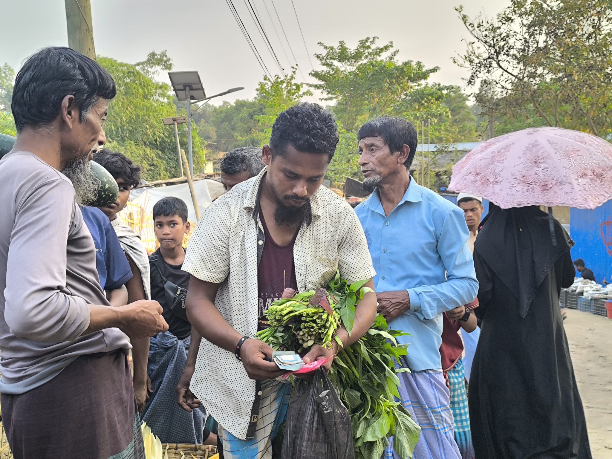 بالصور.. ملامح الحياة اليومية وسبل العيش للاجئي الروهينجا في مخيمات بنغلاديش