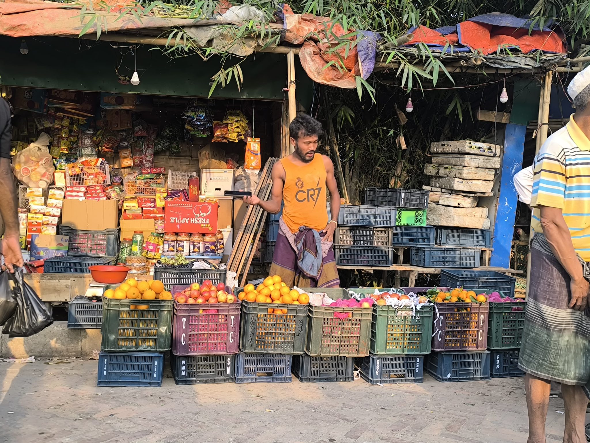 بالصور.. ملامح الحياة اليومية وسبل العيش للاجئي الروهينجا في مخيمات بنغلاديش