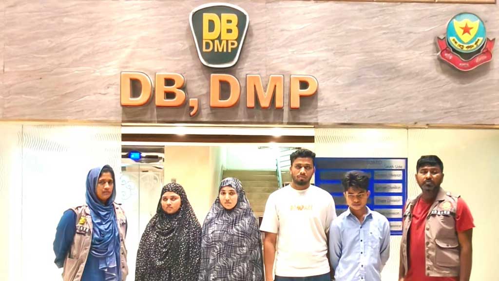 اعتقال 4 من الروهينجا لاشتباه ارتباطهم بشبكة دولية لتهريب البشر في بنغلاديش