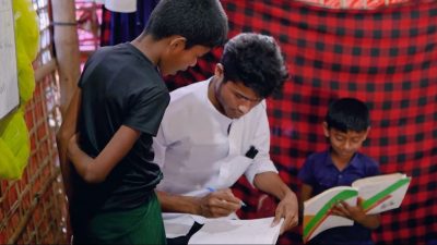محمد ياسر.. معلم يمنح أطفال الروهينجا علما ينفع