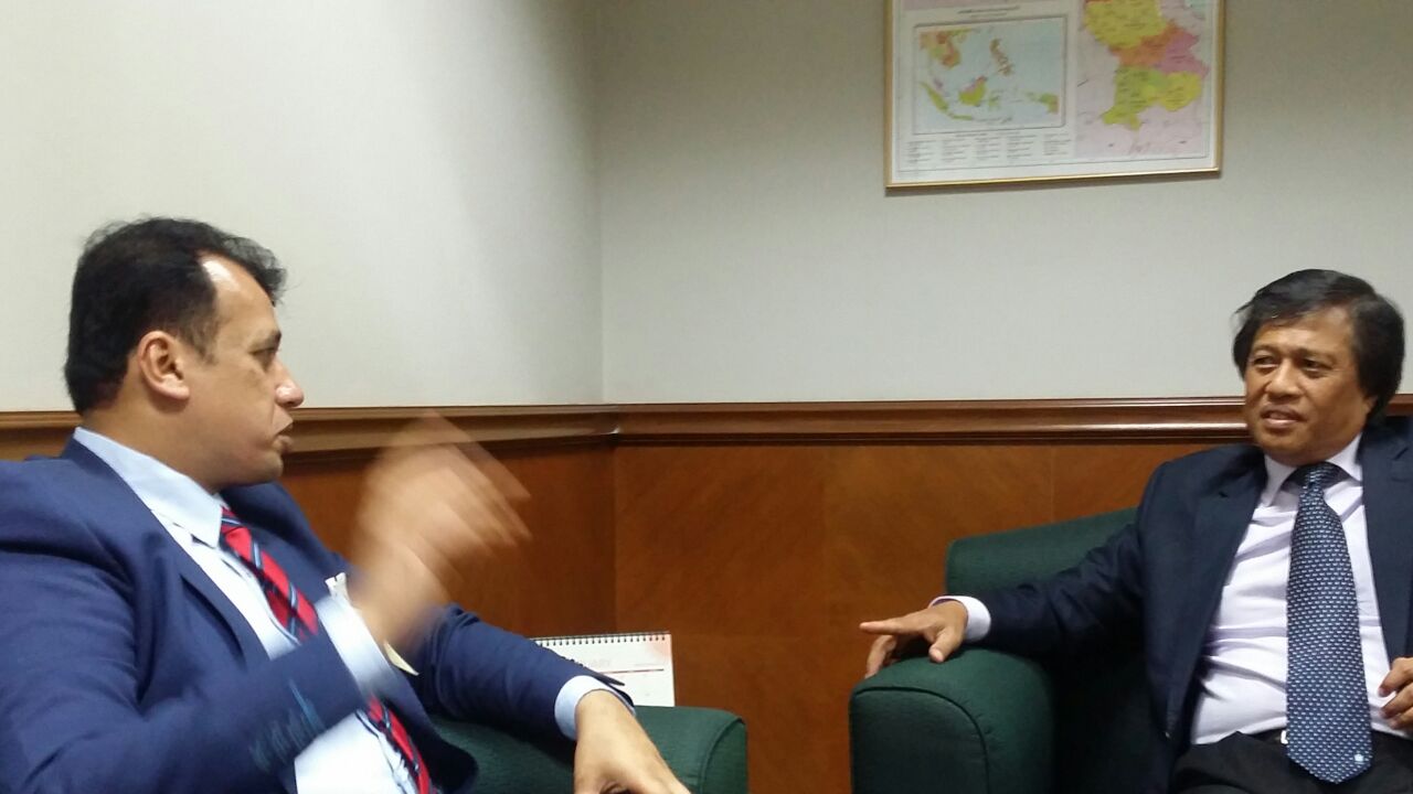 وفد (GRC) إلى ماليزيا يجري مباحثات مع مسؤول رفيع المستوى