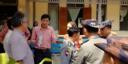 أعمال عنف في بورما ومقتل فتاة برصاصة طائشة